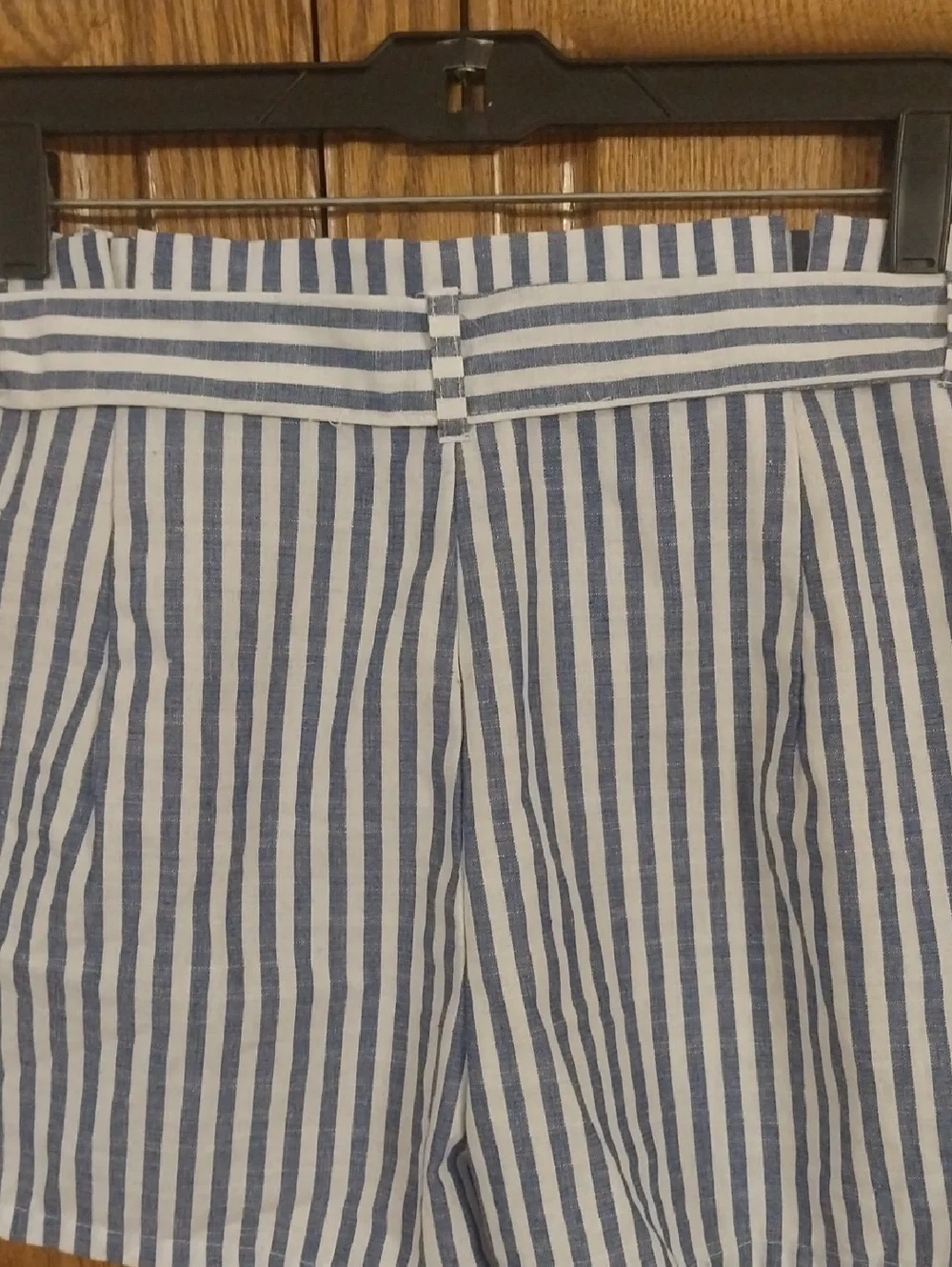 Love Tree NWT High-Waisted Paperbag Tie-Belt Shorts Size Large Blue White Stripe